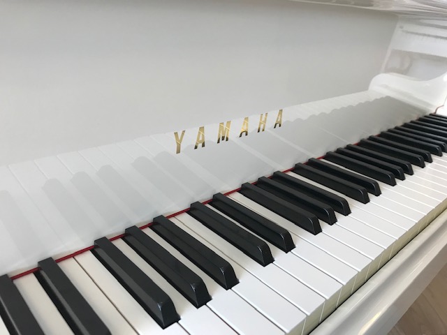 Piano Yamaha d'occasion YAMAHA G2 BLANC - Pianoshop